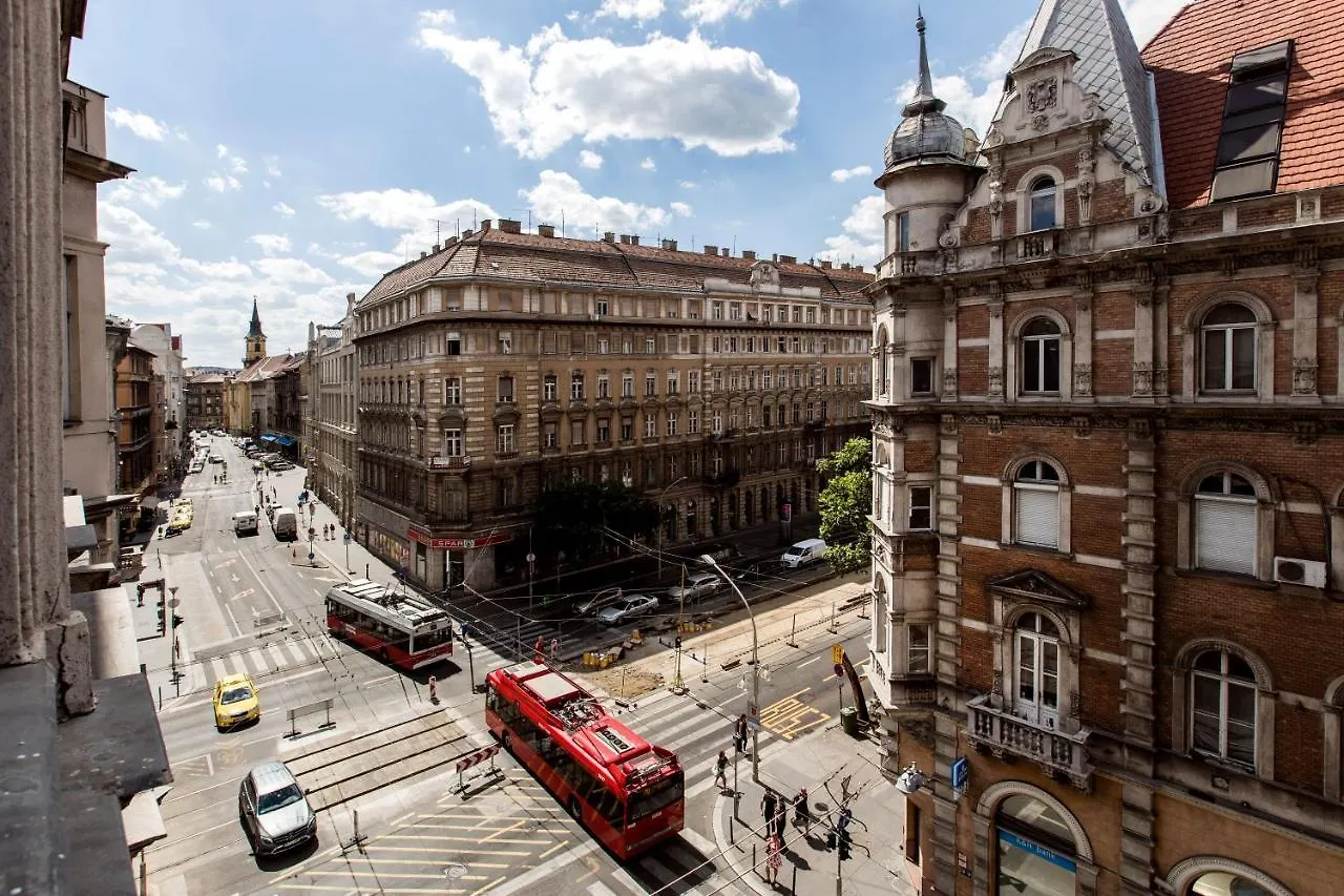 Lägenhet Home In The Living Budapest